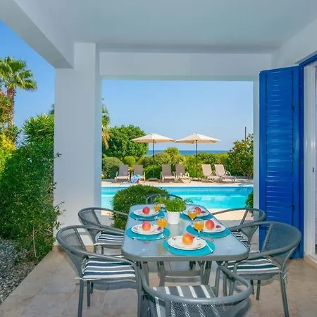 In Sleeps 6 Includes Swimming Pool Air Con And Wifi 3