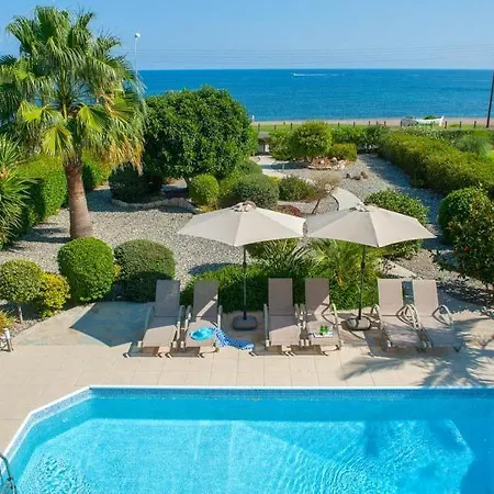 In Sleeps 6 Includes Swimming Pool Air Con And Wifi 3 *