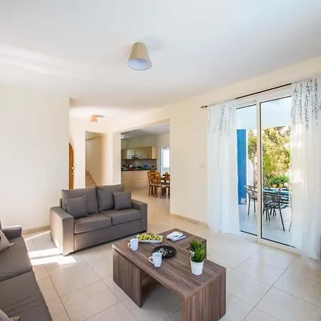 In Sleeps 6 Includes Swimming Pool Air Con And Wifi 3 * 拉基