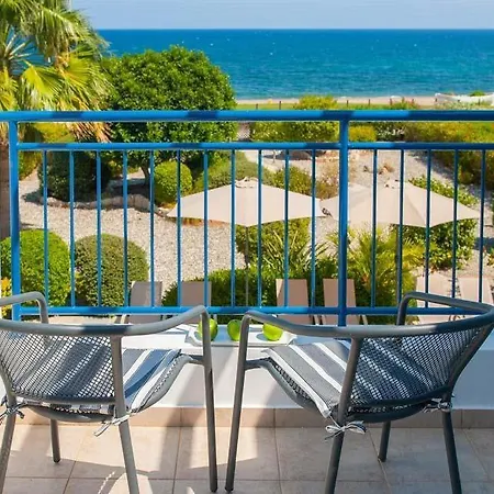 In Sleeps 6 Includes Swimming Pool Air Con And Wifi 3