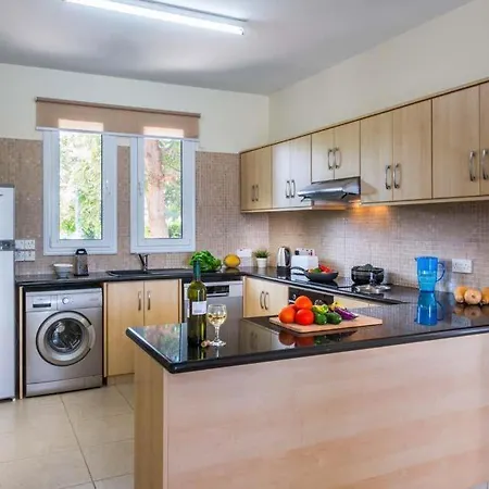 In Sleeps 6 Includes Swimming Pool Air Con And Wifi 3 拉基