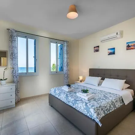 In Sleeps 6 Includes Swimming Pool Air Con And Wifi 3 别墅