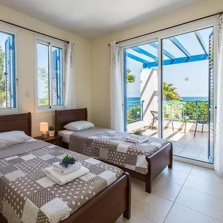 别墅 In Sleeps 6 Includes Swimming Pool Air Con And Wifi 3