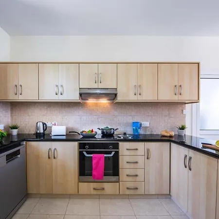 In Sleeps 6 Includes Swimming Pool Air Con And Wifi 3 拉基