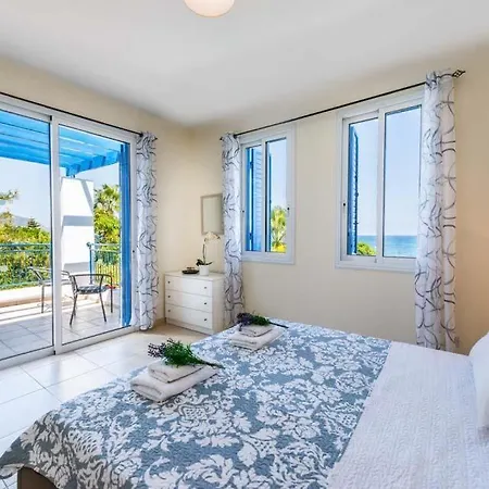 In Sleeps 6 Includes Swimming Pool Air Con And Wifi 3 别墅 *