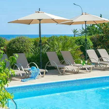 Villa In Sleeps 6 Includes Swimming Pool Air Con And Wifi 3 *