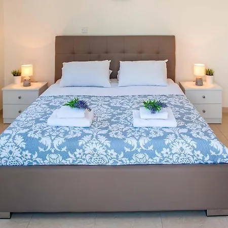 Villa In Sleeps 6 Includes Swimming Pool Air Con And Wifi 3 Lachi